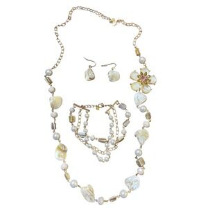 Avon Mother of‎ Pearl Blossom 3 Piece Set Necklace Bracelet Earrings Gold Tone
